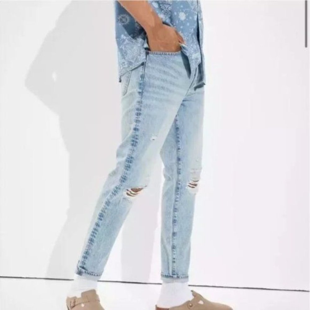 American Eagle Slim Jeans Distressed Light Wash 30 x 32